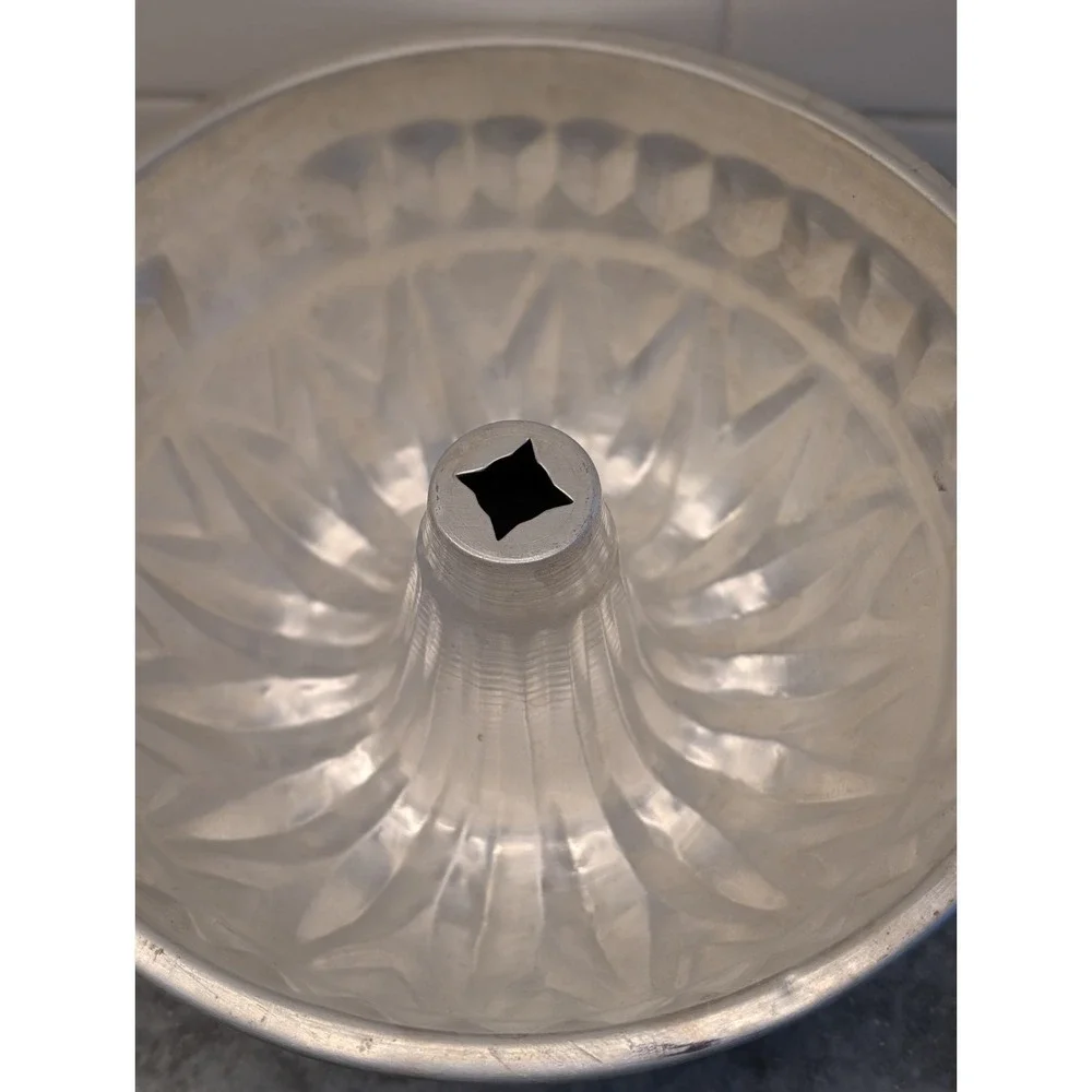 Large Aluminum Mid Century‎ Pastry or Baking Mold